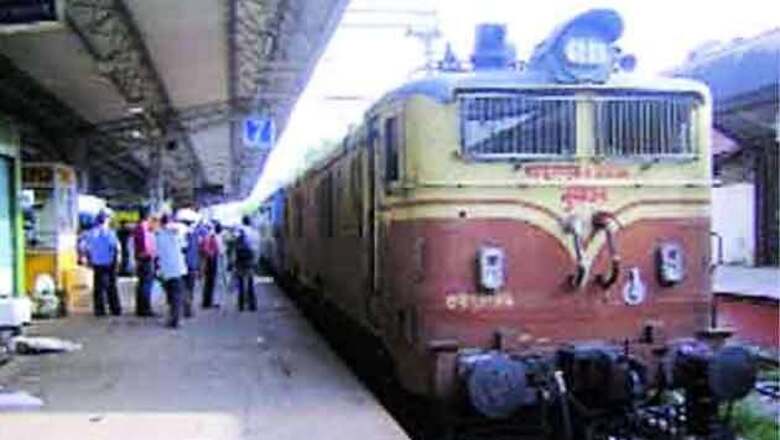 Mumbai: Fares for local trains to suburbs set to rise