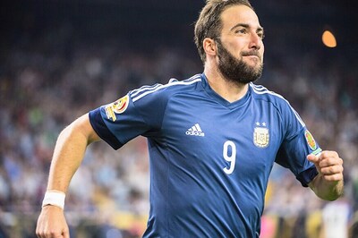 Higuain Feels the Wrath of Napoli Fans Over Reported Move to Juventus