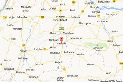 Armed criminals loot Rs 3.61 lakh at gun point