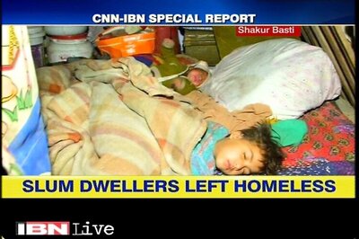 15 days after anti-encroachment drive by Railways, Shakur Basti residents complain of being shooed away at makeshift camp