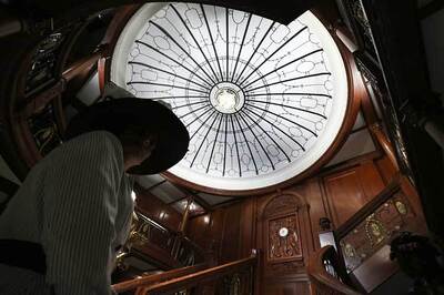 Titanic's last luncheon menu expected to fetch up to $70,000 at auction