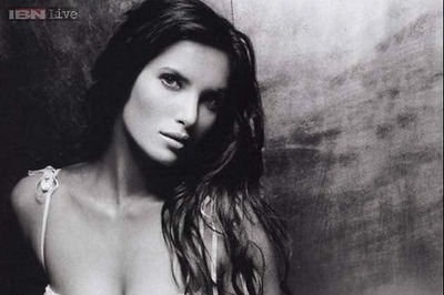 Why Padma Lakshmi's autobiography is causing pain to Sir Salman Rushdie