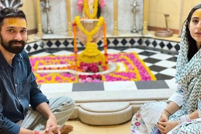 Sara Ali Khan, Vikrant Massey Visit Dwarkadhish, Nageshvara Jyotirlinga Temples in Gujarat Amid Gaslight Shoot