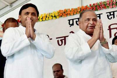 No Rift in Party, Says Mulayam; But in Delhi to Move EC for Cycle Symbol