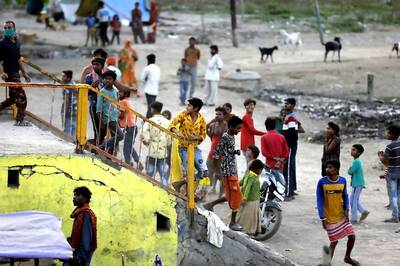 Record 51 Deaths in 24 Hours Take India's Coronavirus Toll to 324; Total Cases Surge Past 9,300