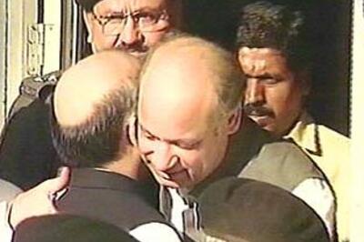 Sharif slams Pak govt, admits Kasab is Pakistani