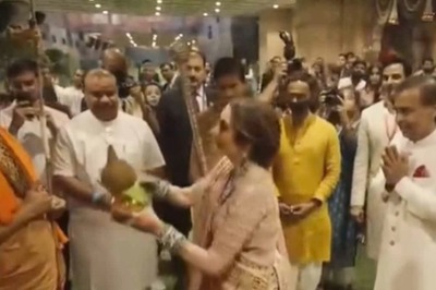 Nita, Mukesh Ambani Give Grand Welcome To Seers At Anant Ambani-Radhika Merchant Shubh Aashirwad